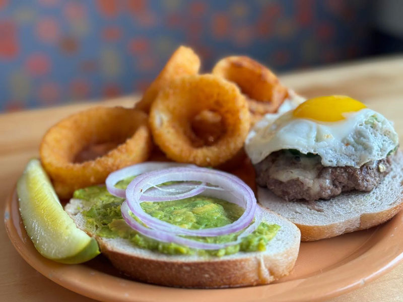 burger-onion-rings